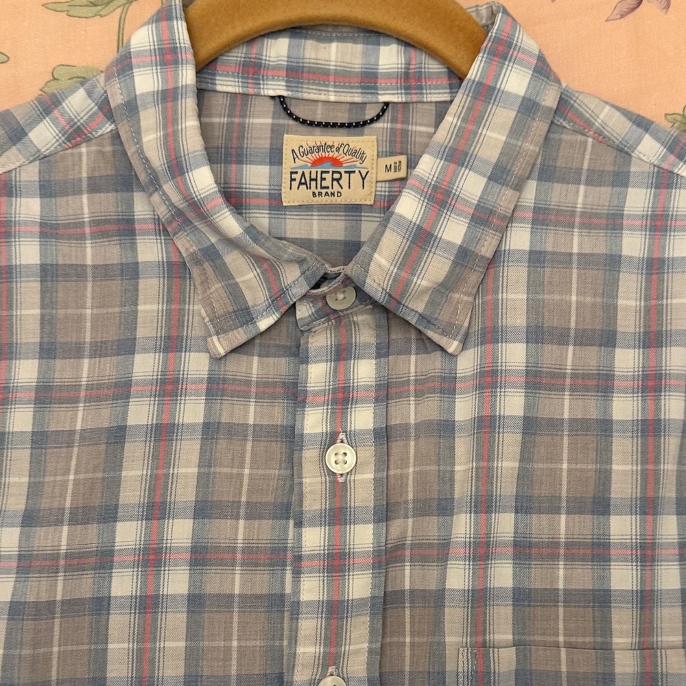Faherty Men's Light Blue and Pink Plaid Shirt
